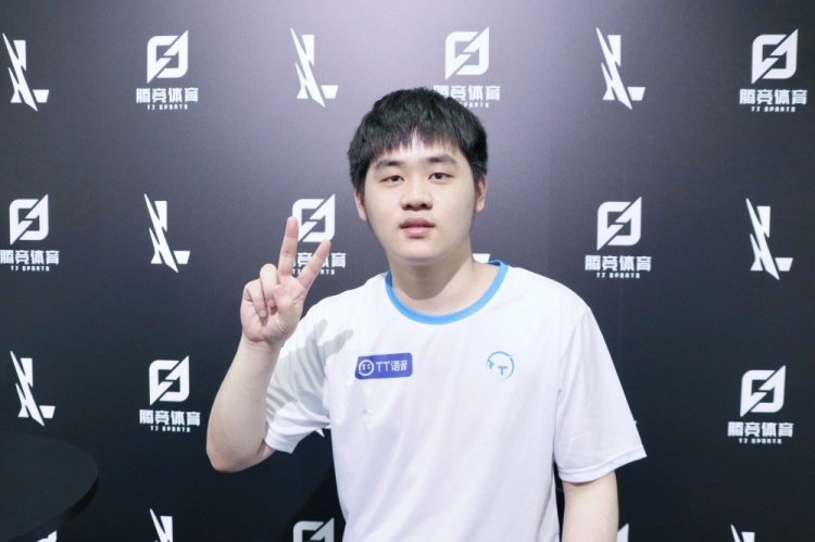 而是有人牵 而是有人牵